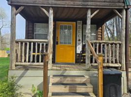 Acorn Cottage at Hocking Vacations，位于洛根的酒店