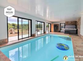 Longère avec piscine intérieure, spa, sauna，位于杜瓦讷内的酒店