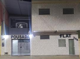 Pousada Quarto com tv,ar,frigobar,wifi e garagem，位于阿帕雷西达的民宿