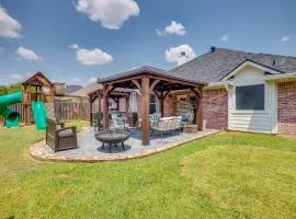 College Station Home with Yard about 4 Mi to Texas AandM!