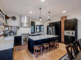 Mountain Manor Sandy HotTub, 3KingBeds, Ski Mt Hood，位于桑迪的酒店