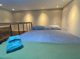 Casa 364 Santos Dorm Privativo 3 com Alexa，位于桑托斯的酒店