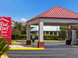 Red Roof Inn & Suites Statesboro - University，位于斯泰茨伯勒的酒店