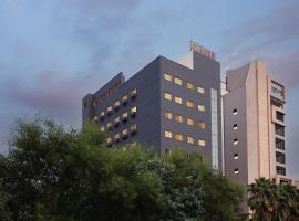 姜东德里酒店，位于新德里麦克斯专科医院附近的酒店