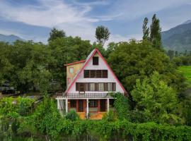 StayVista at Lavender Haze - 3BR Cottage，位于帕哈尔加姆的酒店