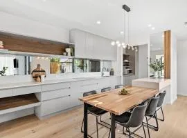 Iluka on the Avenue- 3 bedroom, 2 bathroom. Brand new. 150m walk to shops