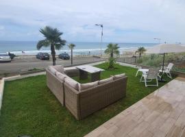 Appartement Plage des Nations Prestigia Front Mer avec grand Jardin，位于西迪布克纳德尔的酒店