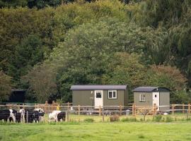 ‘Tansy’ & ‘Ethel’ Shepherds’ huts in rural Sussex，位于阿伦德尔的低价酒店