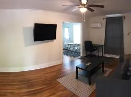 Renovated Cottage Minutes From Downtown