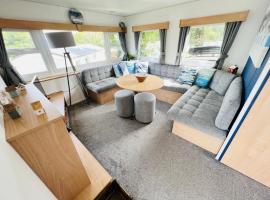 3 Bedroom Caravan RW75, Thorness Bay, Dog Friendly, WiFi，位于Porchfield的度假屋