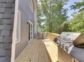 Charming Poconos House with Deck Community Perks!