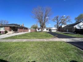 Modern 3Bed 2Bath Ranch with DIY Art Porch 3TVs and Huge Front Yard to Enjoy!，位于卡柳梅特城的酒店