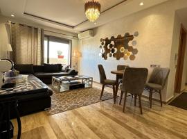 CHIC & COZY appartement très calme，位于卡萨布兰卡CTIBA-Technical Centre of Wood and Furniture Industries附近的酒店