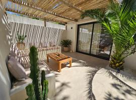 Le Clos des Délices - Love Room - Chambre avec spa, terrasse et parking privatif，位于欧巴涅的酒店