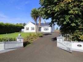 Ardmore Cottage - Failte Ireland Quality Assured，位于Muff的高尔夫酒店