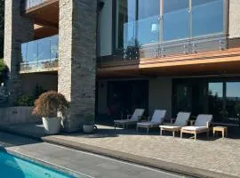Luxury accomodation in West Vancouver