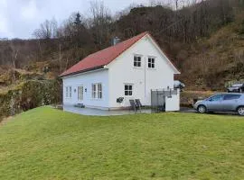 Moderne hus med 5 soverom og 2 bad på Hidra