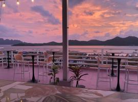 Sunburn Suites and Rooftop Bar，位于科隆的酒店
