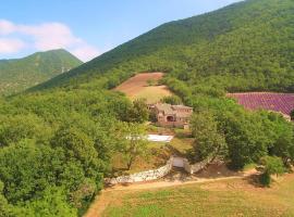 Beautiful Home In Dieulefit With Wifi，位于迪约勒菲的酒店