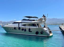 MotorYacht 21 avec équipage，位于巴塞罗那的船屋