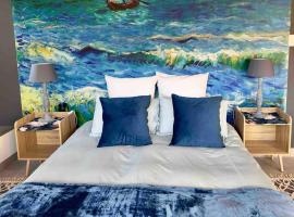 Vincent - Artistic Luxury Suite，位于莫塞尔湾的Spa酒店