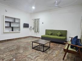 HOMESTAY - AC 3 BHK NEAR AlRPORT，位于钦奈的酒店