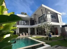 Casa Grande Bingin Luxurious 4-BDR Villa