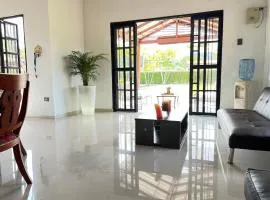 Moderna cabaña en Viterbo con Aire AC y Piscina