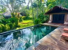 Magical 3 bed home- Private pool + Beach access