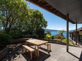 Tironui Lake Tarawera，位于Lake Tarawera的带按摩浴缸的酒店