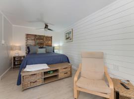 Tides Inn on the Bay Vacation Homes，位于布雷登顿海滩科尔特斯海滩附近的酒店