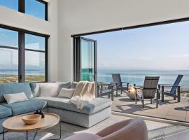 Beachfront Luxury Suite #18 at THE BEACH HOUSE，位于坎贝尔河的别墅