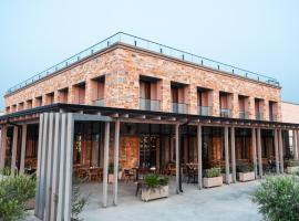 Kronos Hotel，位于都拉斯的酒店