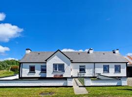 Teach Róisin-Traditional Irish holiday cottage in Malin Head.，位于马林的度假屋