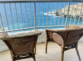 Apartment Blue Monis with Amazing Views，位于伊科德洛斯维诺斯的海滩酒店
