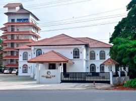 THE PEARL VIEW HOTEL，位于Mulappilangād的酒店