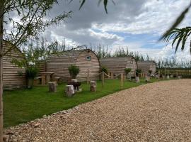 Wind In The Willows Luxury Glamping，位于彼得伯勒WWT维尔内易附近的酒店