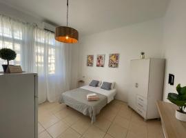 Godson Guest House down town，位于海法的酒店