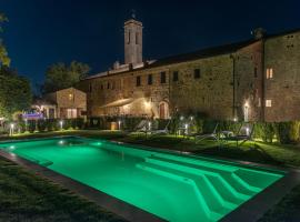 圣巴托洛梅奥修道院旅馆，位于阿巴迪亚圣萨尔瓦托雷的带停车场的酒店