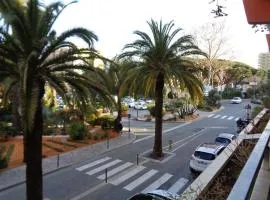 2 pièces climatisé avec terrasse et parking - Centre ville Le Lavandou - FR-1-308-66