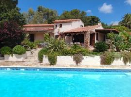 Villa La Louvière La Croix Valmer Golfe de Saint Tropez，位于拉克鲁瓦瓦尔梅的别墅