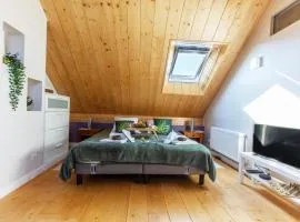 Chalet Like Upstairs Private Suite