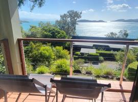 Luxury Couples Retreat Hamilton Island and golf buggy - Renovated August 2023，位于汉密尔顿岛的度假短租房