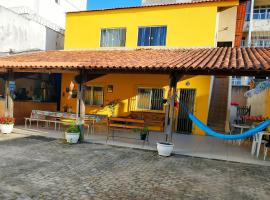 Casa Amarela Hostel，位于瓜拉派瑞的住宿加早餐旅馆