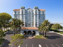 Embassy Suites by Hilton San Francisco Airport Oyster Point，位于伯林格姆的酒店