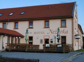 内扎尔卡酒店，位于Novosedly nad Nežárkou的酒店