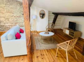 Spacieux appartement en plein coeur de Castres，位于卡斯特尔的低价酒店