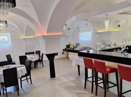 Pensjonat Cartine Jelcz-Laskowice，位于Jelcz-Laskowice的酒店
