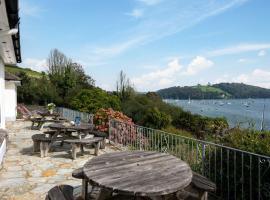 Seagulls Cottage Cornwall，位于圣莫斯的酒店