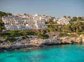 Blau Punta Reina，位于Cala Mendia的酒店